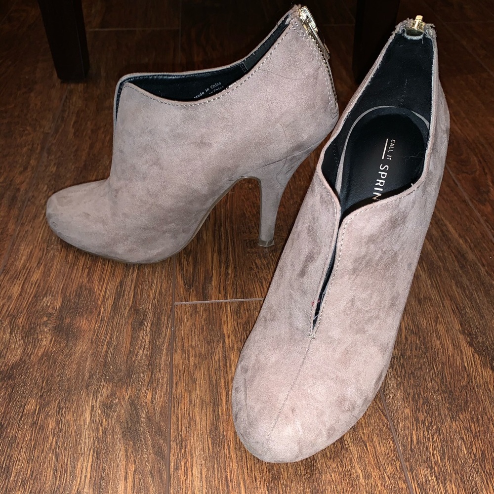 Beige/tan heeled booties